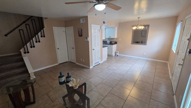 Building Photo - 286 W Palomino Dr