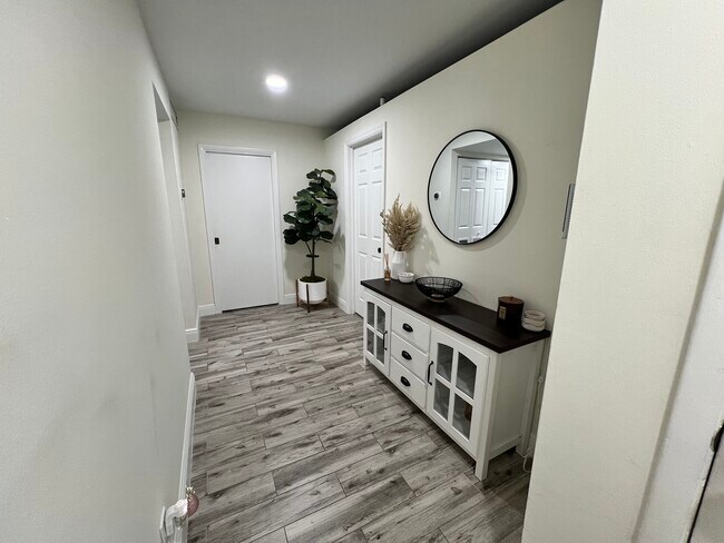 Building Photo - 320 NW 69th Ave