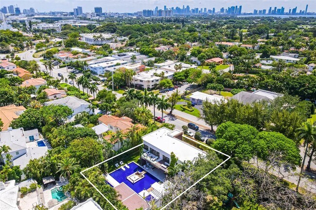 Building Photo - 3009 Pine Tree Dr