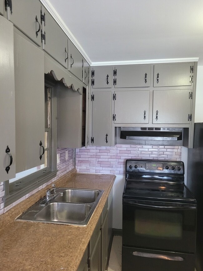 Foto del edificio - Three Bedroom Brick Ranch Home, Total Elec...