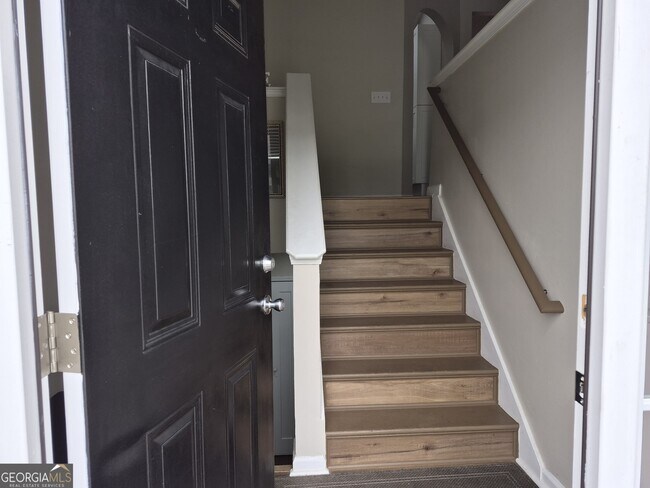 Foto del edificio - 418 Summer Hill Cir