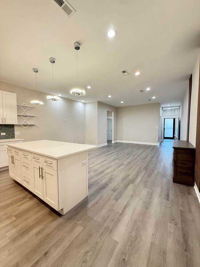 Foto del edificio - 5549 N Lincoln Ave