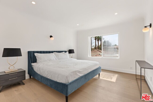 Foto del edificio - 545 N La Jolla Ave