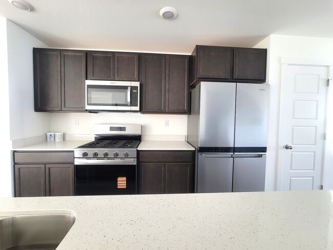 Building Photo - 6550 Linden Trl