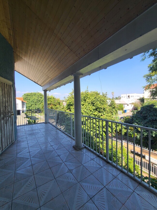 Foto del edificio - 1861 S Orange Dr