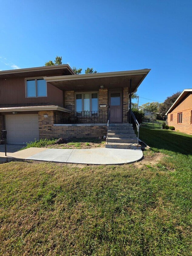 Primary Photo - Spacious 3 Bedroom Duplex! Available Now!