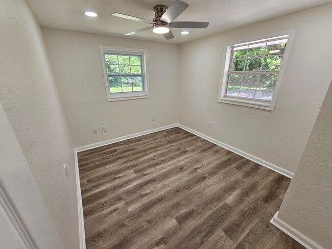 Foto del edificio - 1150 Hawthorn Dr