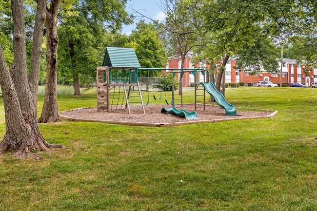 Building Photo - Greenway Apartments