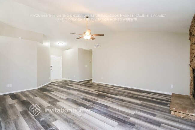 Building Photo - 2402 N Pleasant Dr