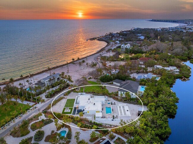 Foto del edificio - 7647 Sanderling Rd