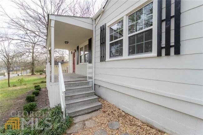 Building Photo - 141 Ayers Ave