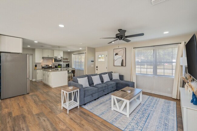 Building Photo - 151 N Lorraine Dr