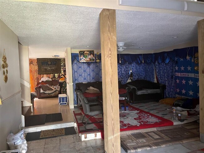 Foto del edificio - 7711 Del Glen Ln