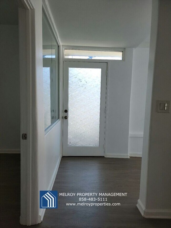 Building Photo - STEPS TO THE BEACH!!!! 2bd/1 bath condo Av...