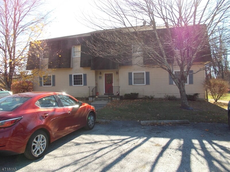 Building Photo - 254 Clove Rd