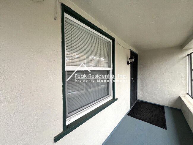 Foto del edificio - Charming 3bd/1ba Midtown Apartment-Must See!