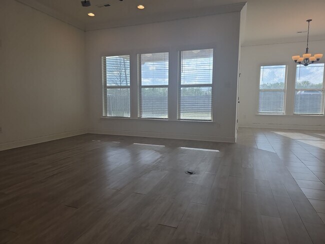 Foto del edificio - 228 Pumprock Dr