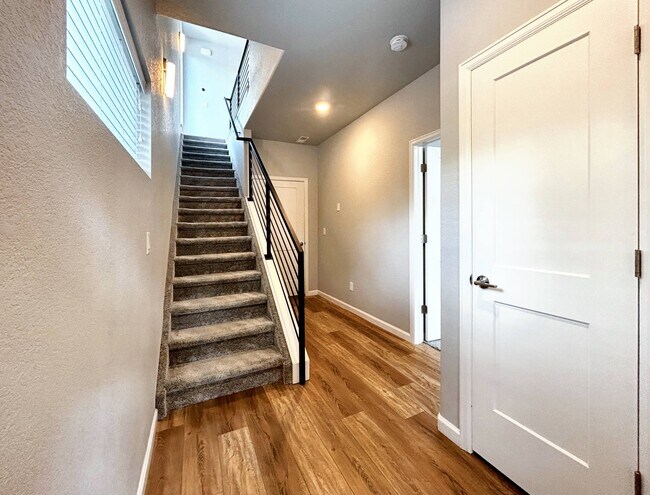 Building Photo - 4 E Saint Elmo Ave, Colorado Springs, CO 8...