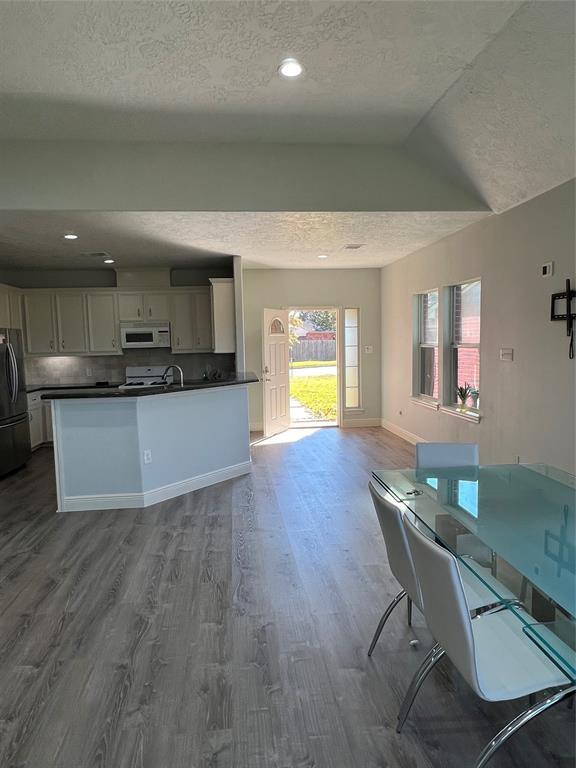 Foto del edificio - 13850 Birch Hollow Ln