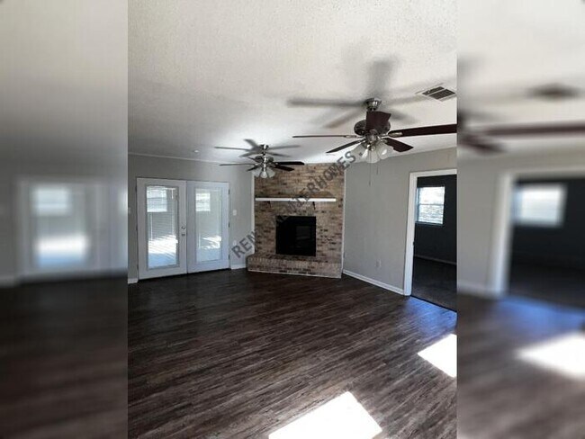 Foto del edificio - 404 Live Oak Dr