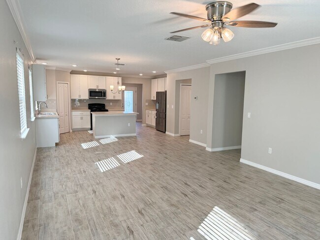 Building Photo - FOR RENT - 4 BEDROOM/ 2 BATHROOM HOUSE WITH POOL IN DAVENPORT