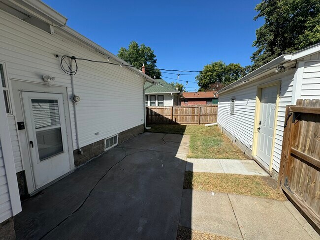 Building Photo - 2440 S 18th St