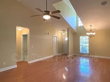 Foto del edificio - 110 Bay Colony Ct