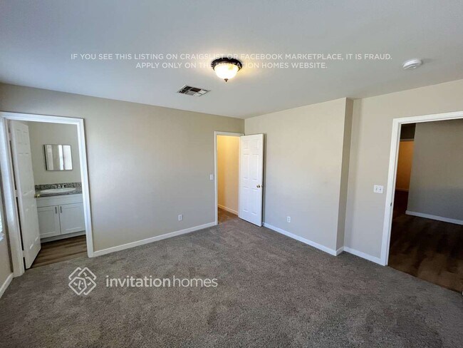 Foto del edificio - 12648 N Main St