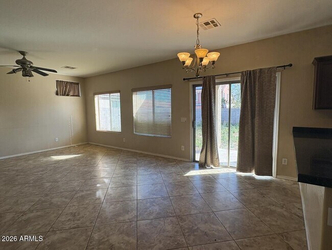 Foto del edificio - 25825 W Miami St