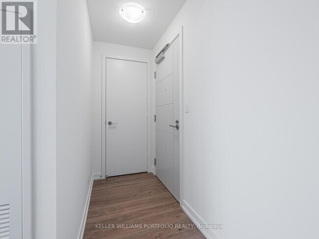 Building Photo - 203 College St