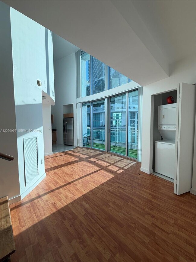 Foto del edificio - 350 S Miami Ave