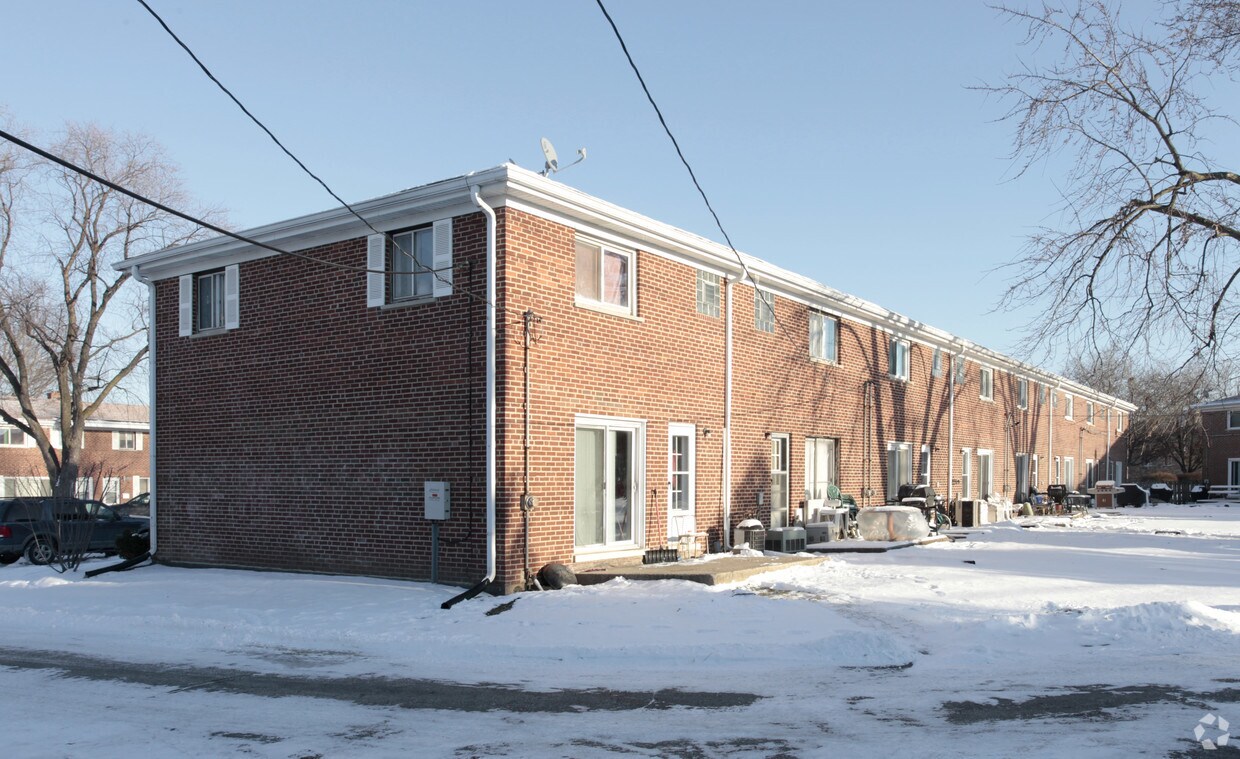 Building Photo - 1200-1208 N Boxwood Dr