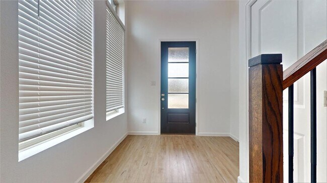 Foto del edificio - 27015 Coco Flower Ln