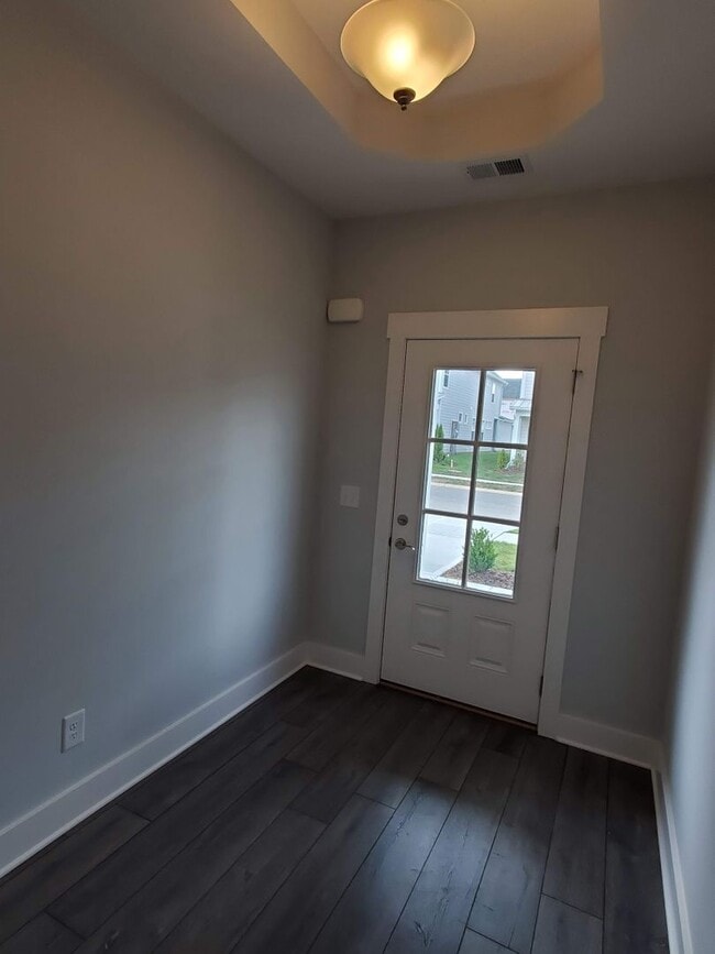Building Photo - Available NOW in Franklin- Simmons Ridge