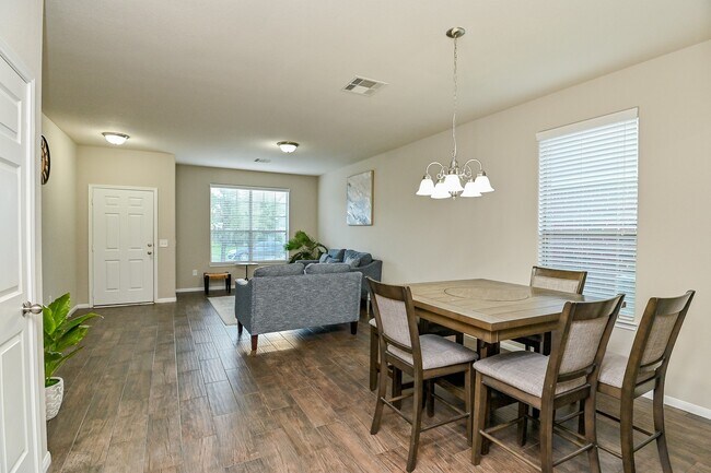 Foto del edificio - 15406 Key Crest Ln
