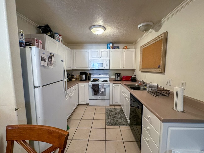 Building Photo - 239 300 N