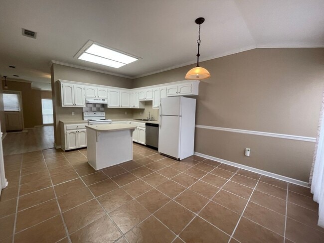 Building Photo - 3 Bedroom House Near Shenandoah