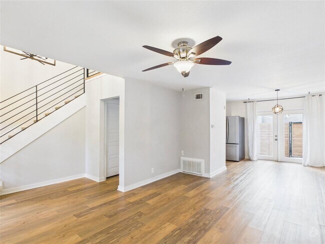 Foto del edificio - 6211 Manor Rd