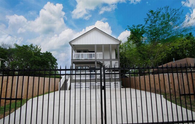 Foto del edificio - 819 E 40th St