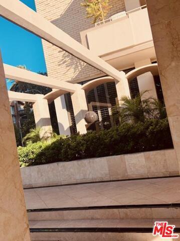 Foto del edificio - 1333 S Beverly Glen Blvd