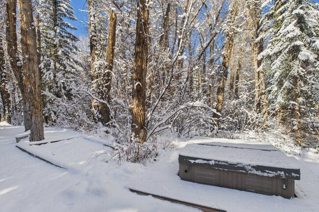 Foto del edificio - 645 Sneaky Ln