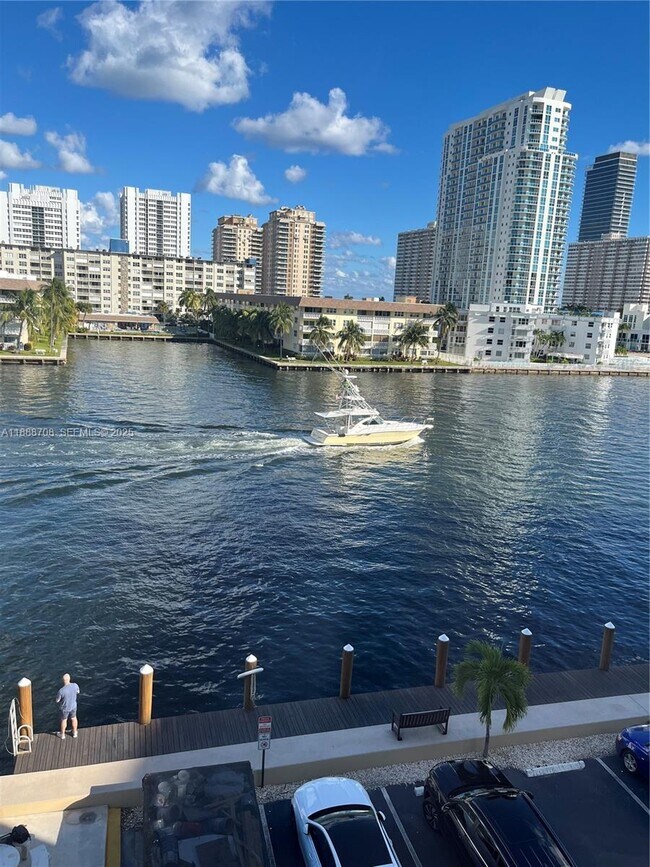 Building Photo - 111 Golden Isles Dr