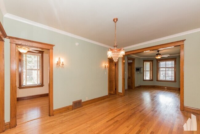Foto del edificio - 3710 N Damen Ave