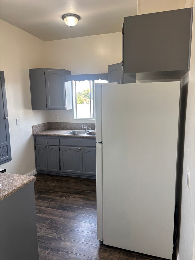 Kitchen - 1581 1/2 W 36th Pl