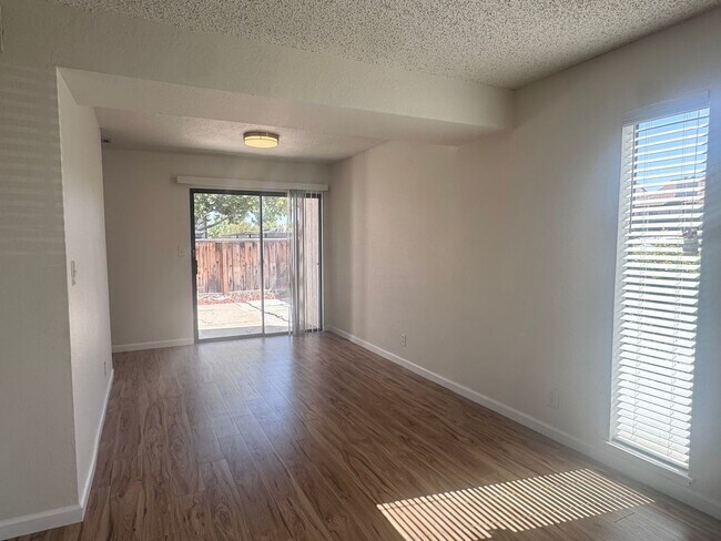 Foto del edificio - Beautifully Updated 2 bed Condo in Antioch...
