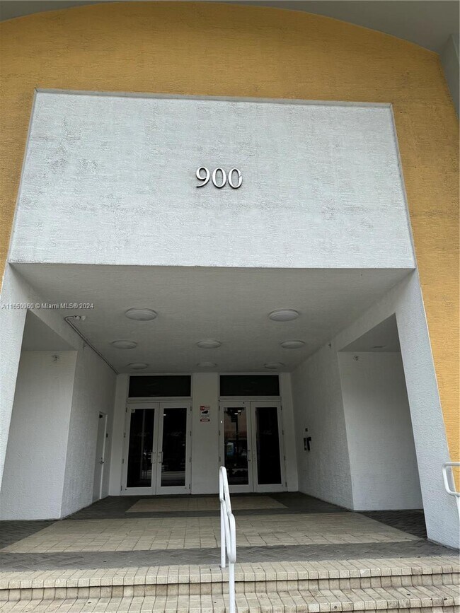 Building Photo - 900 SW 8th St