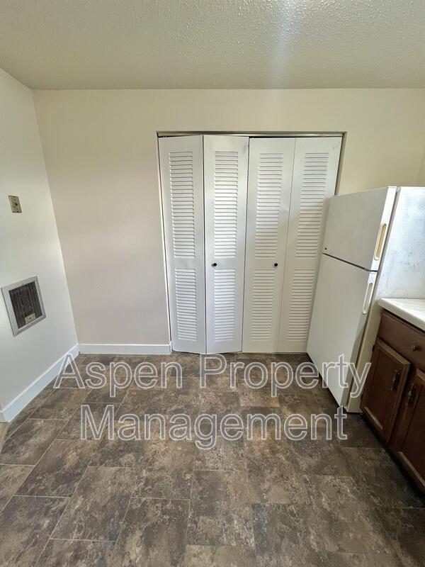 Foto del edificio - 2216 Piper Pl