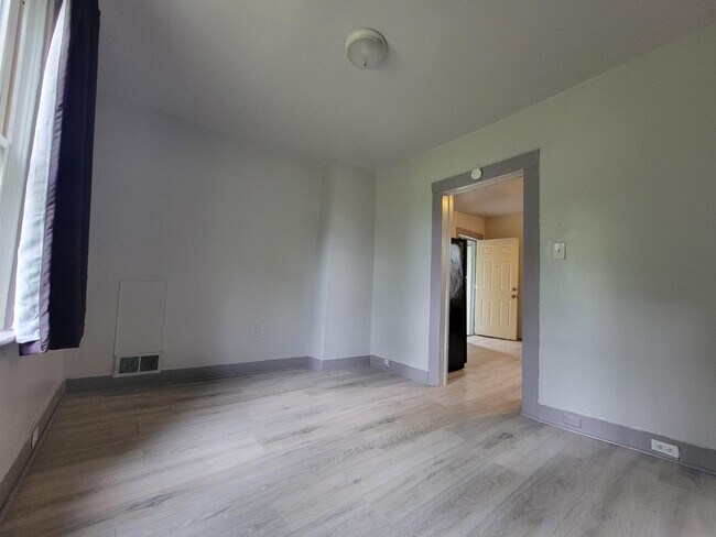 Foto del edificio - 6215 Carpenter Ave