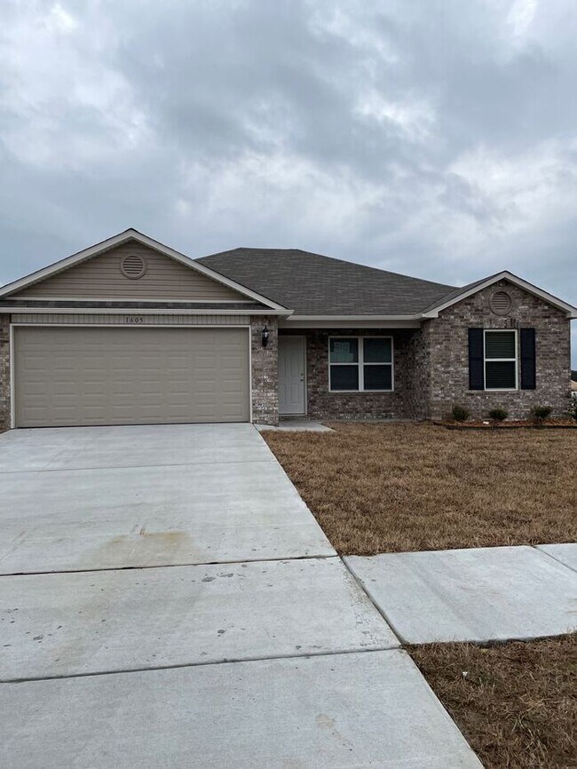 Building Photo - Three Bedroom | Two Bath Home in Conrad Court