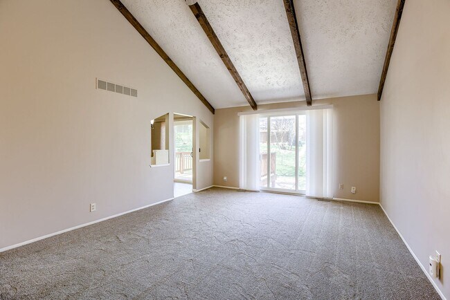 Building Photo - Must See 3 Bedroom Millard Home!!